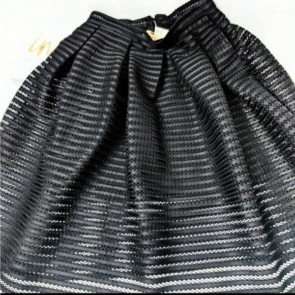 Freeway Apparel Black Mesh Line Zip A-Line Skirt - Picture 3 of 8